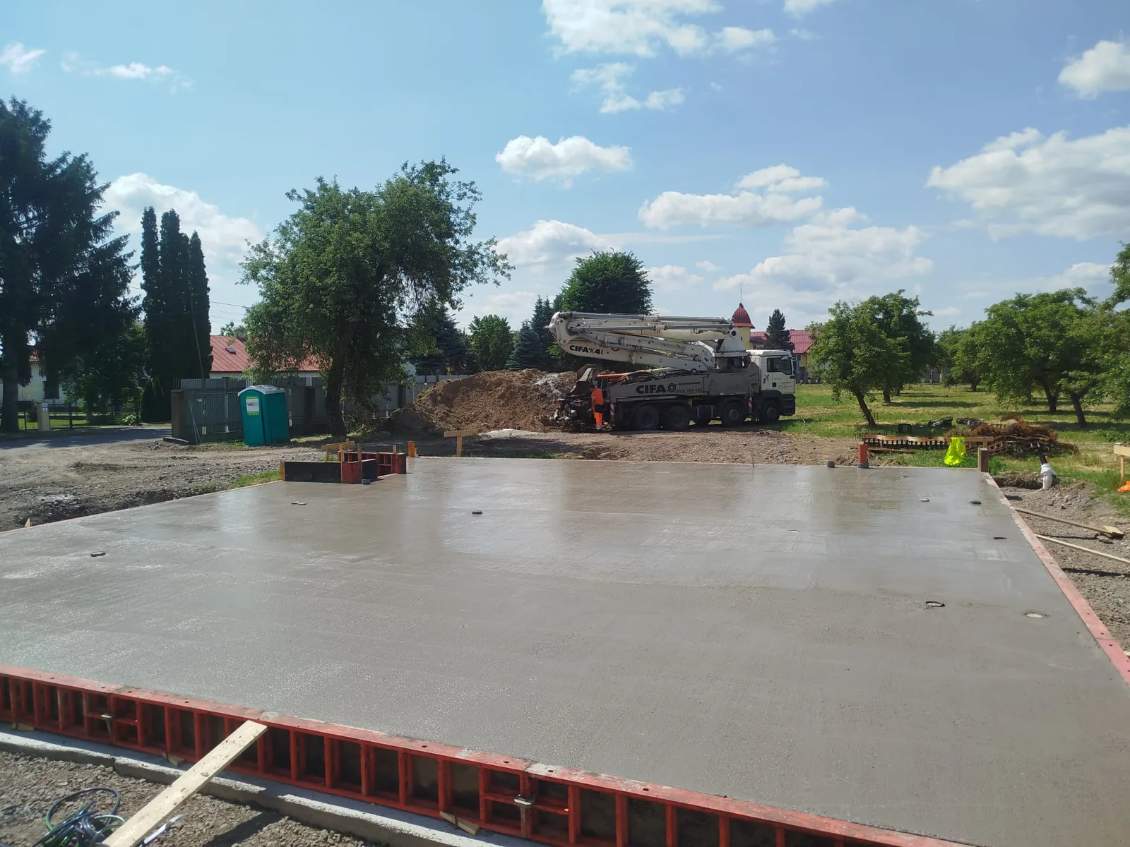 Základová deska, betonová plocha po provedení
